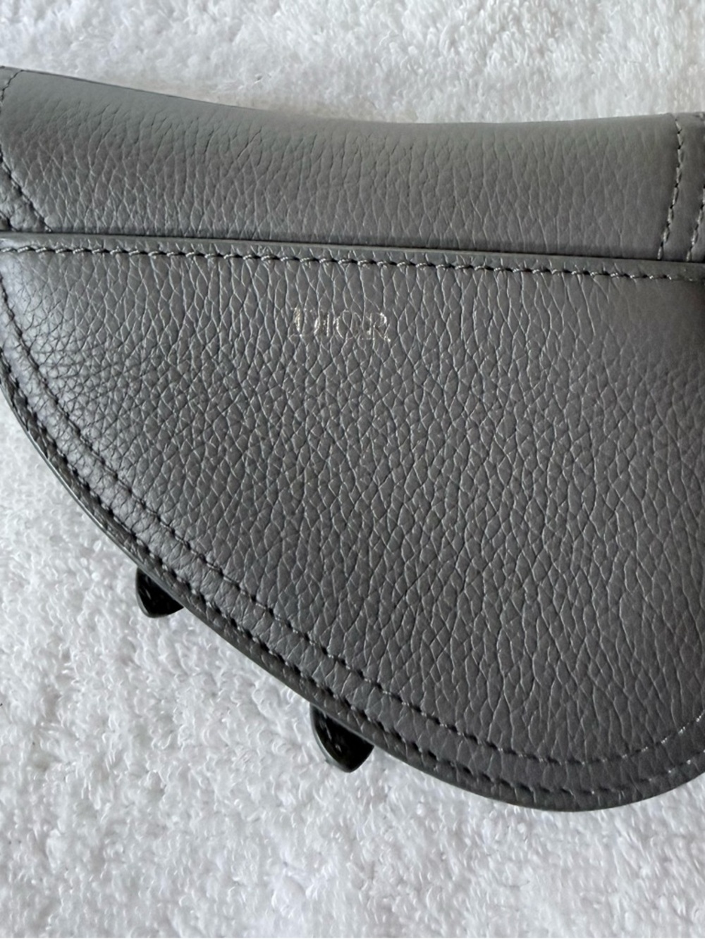 Christian Dior Saddle Key Ring Coin Pouch in grained calfskin leather. - Picture 5 of 10